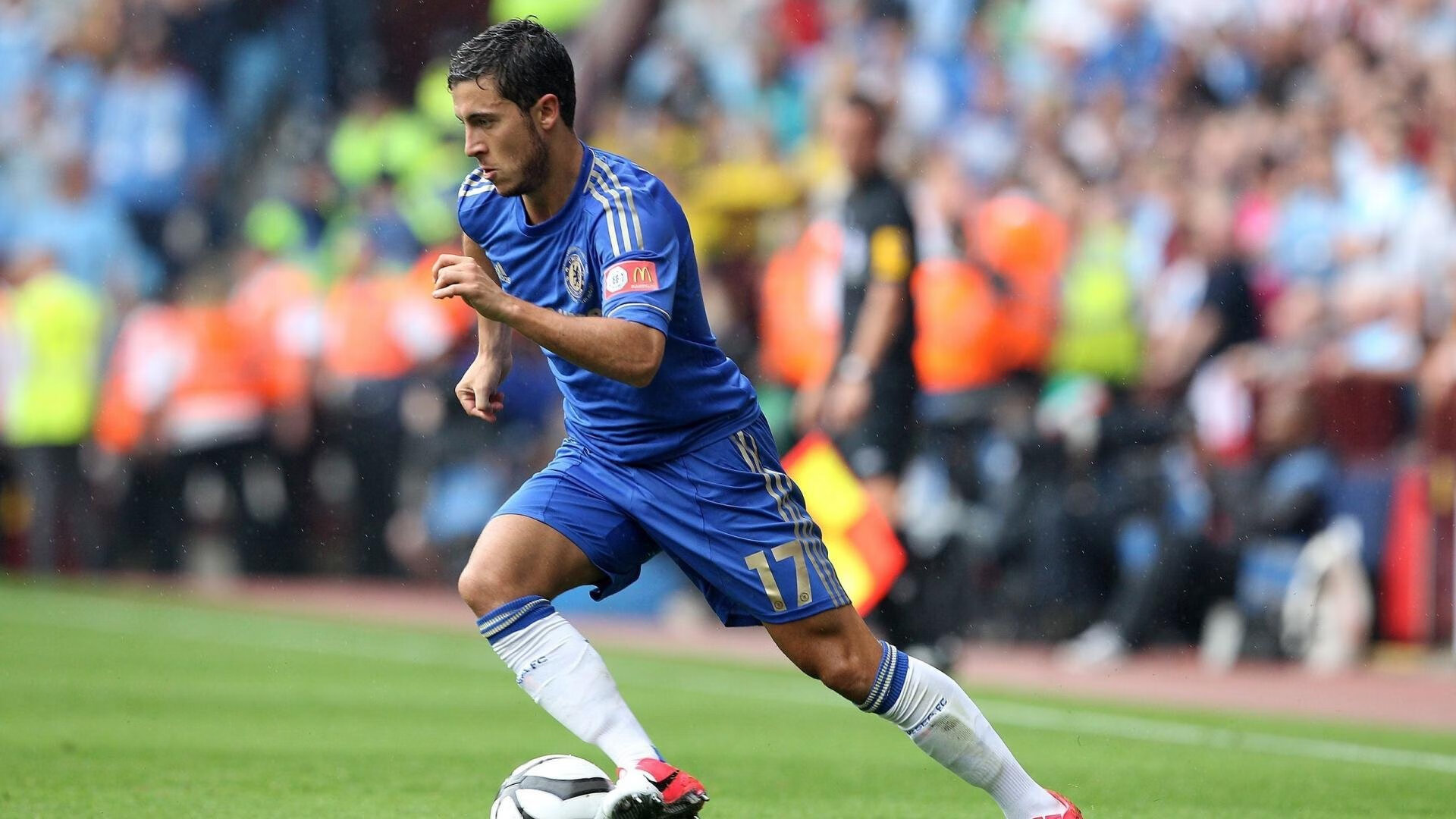 红色狂飙，法拉利赛道称霸，诺里斯点燃观众狂热