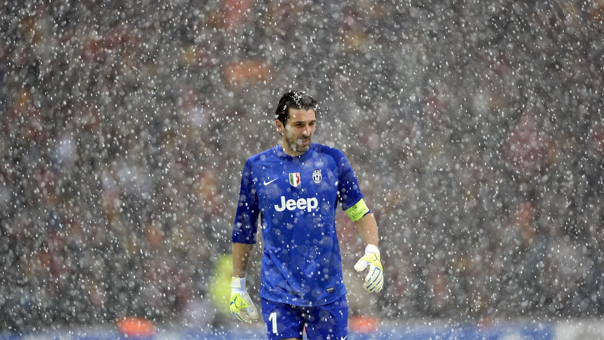 绿茵场上的反手霸王，当奥恰洛夫的精魂附体法国队