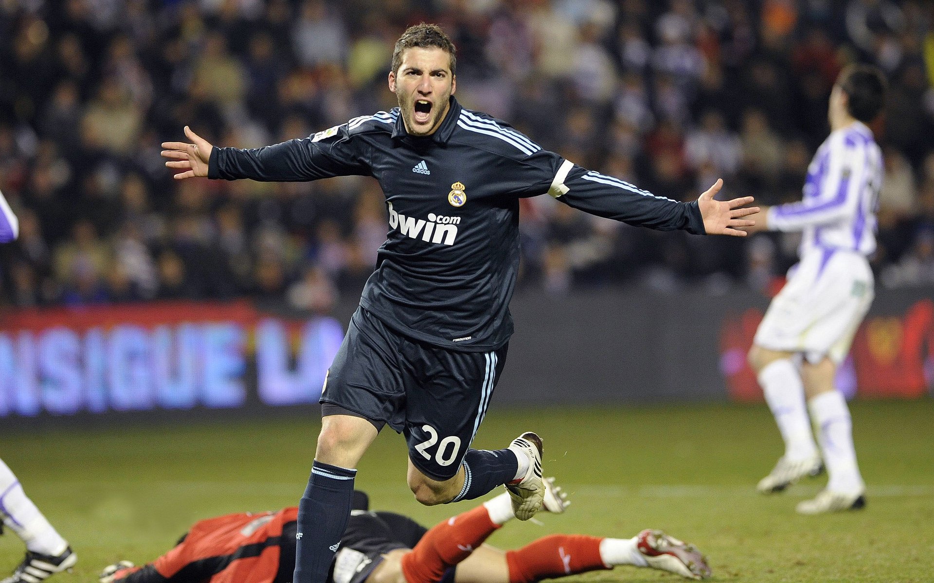 当绿色闪电撕裂紫金之城,德罗赞的跨洋绝杀